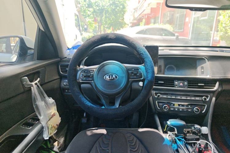 Used Kia K5 2016 2.0L Hybrid GLS Steering Wheel