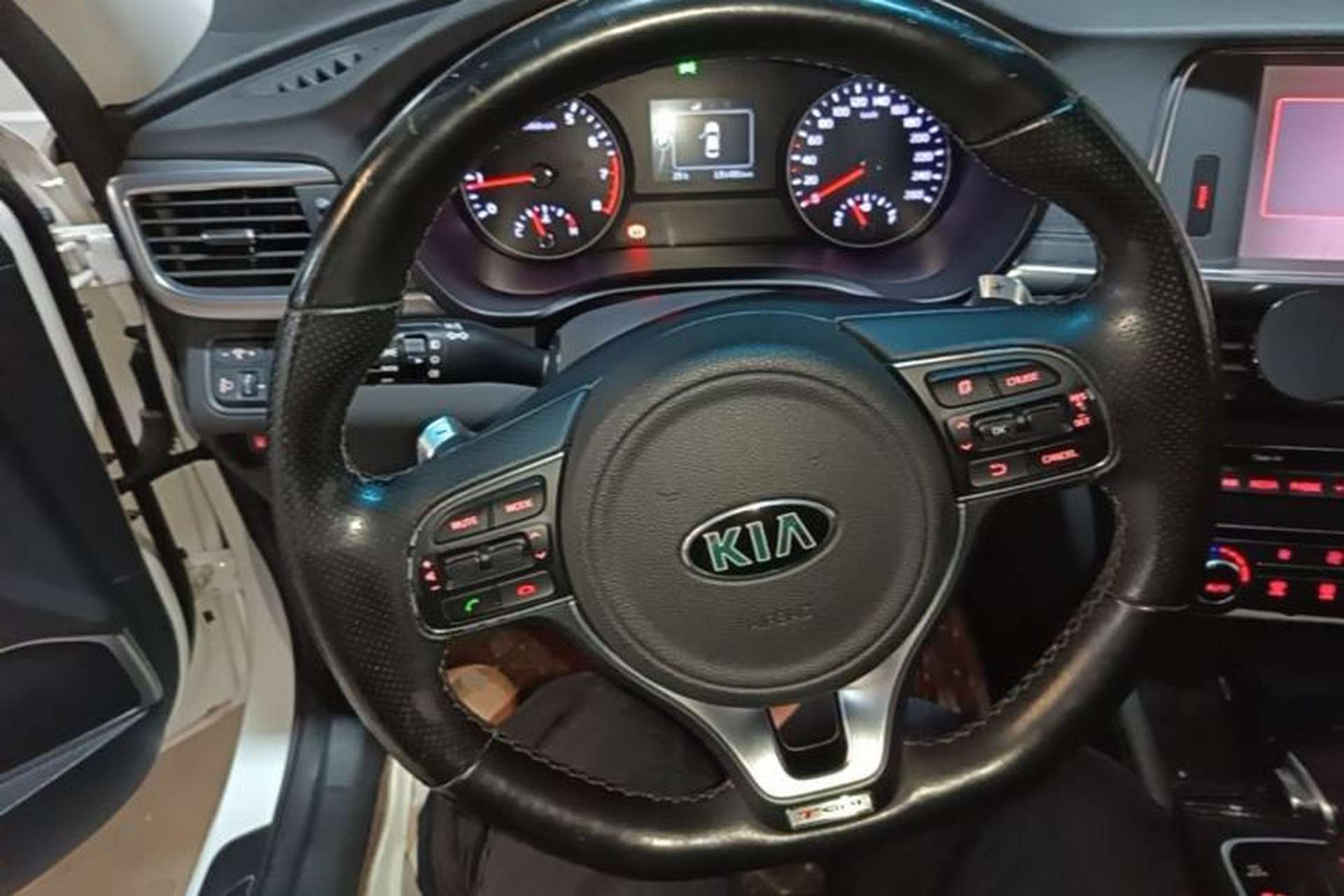 Used Kia K5 2016 1.6T Automatic LUX Steering Wheel