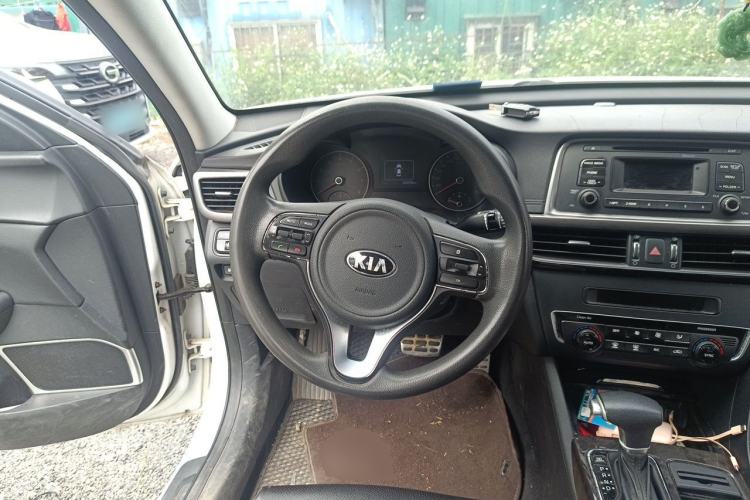 Used Kia K5 2016 2.0L Automatic GLS Steering Wheel