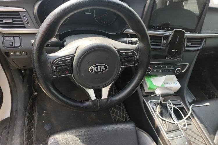 Used Kia K5 2016 2.0L Automatic LUX Steering Wheel