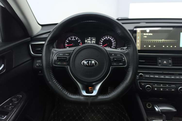 Used Kia K5 2016 1.6T Automatic LUX Steering Wheel