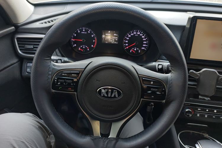 Used Kia K5 2016 1.6T Automatic GLS Steering Wheel