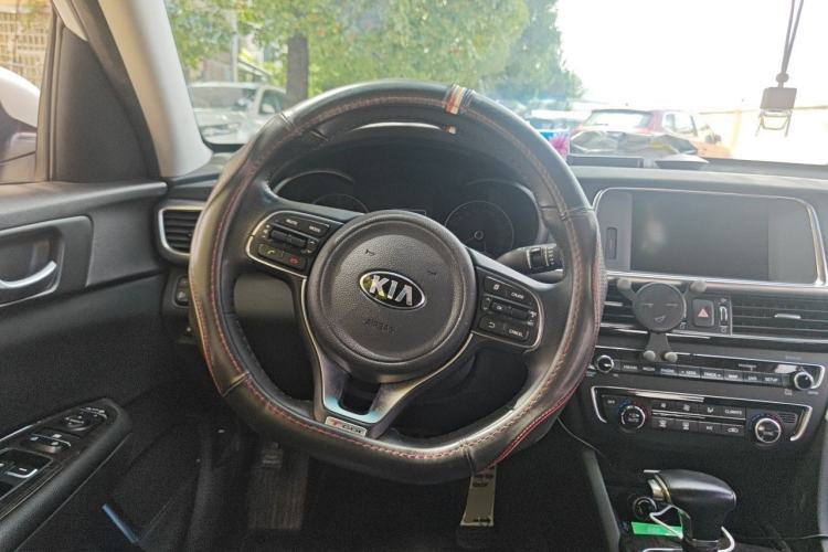 Used Kia K5 2016 1.6T Automatic LUX Steering Wheel