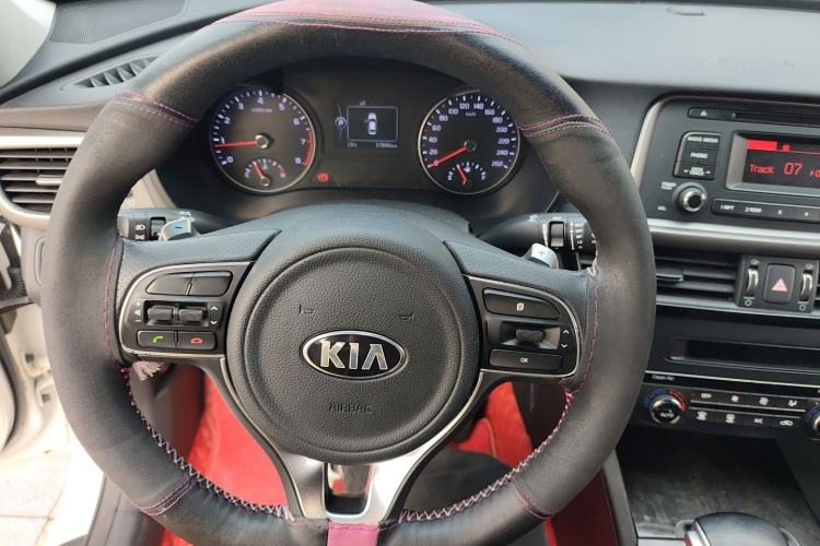 Used Kia K5 2016 1.6T Automatic GLS Steering Wheel
