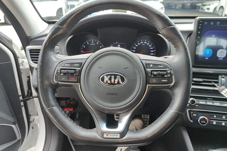 Used Kia K5 2016 1.6T Automatic LUX Steering Wheel
