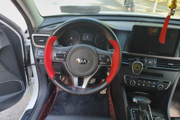Used Kia K5 2016 2.0L Automatic GLS Steering Wheel