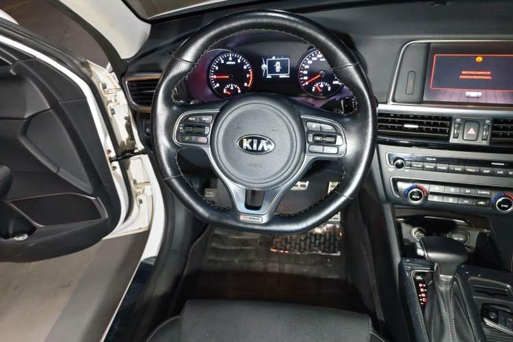 Used Kia K5 2016 1.6T Automatic LUX Steering Wheel