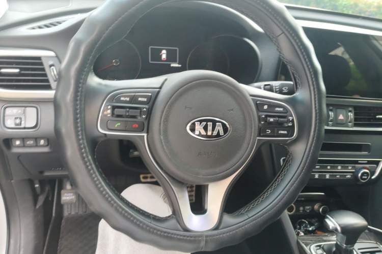 Used Kia K5 2016 2.0L Automatic LUX Steering Wheel