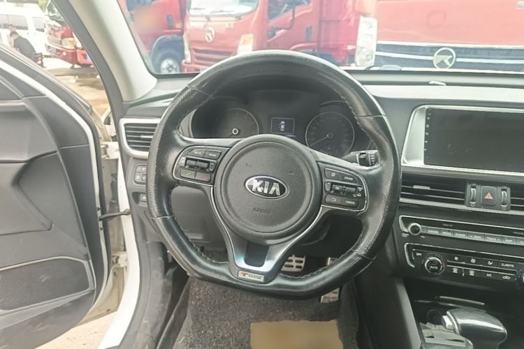 Used Kia K5 2016 1.6T Automatic LUX Steering Wheel
