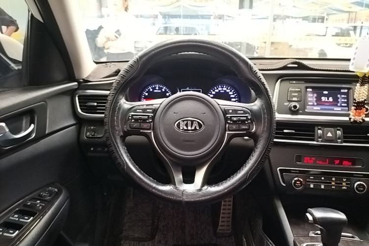 Used Kia K5 2016 2.0L Automatic LUX Steering Wheel