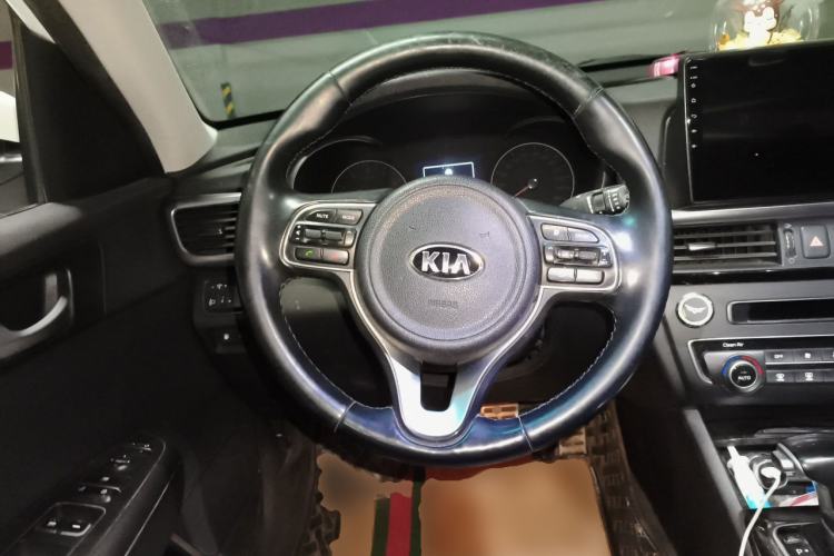 Used Kia K5 2016 2.0L Automatic LUX Steering Wheel