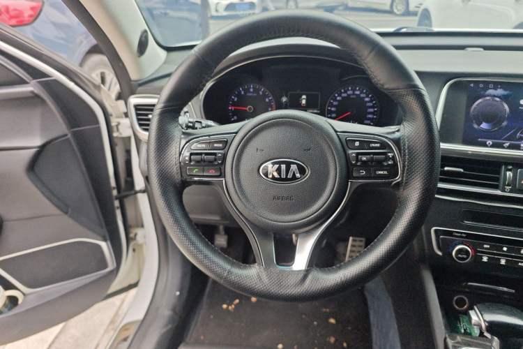 Used Kia K5 2016 2.0L Automatic LUX Steering Wheel