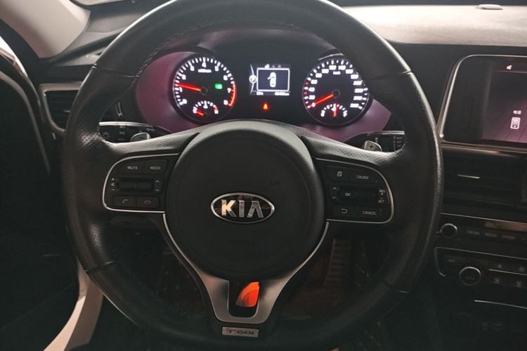 Used Kia K5 2016 1.6T Automatic LUX Steering Wheel