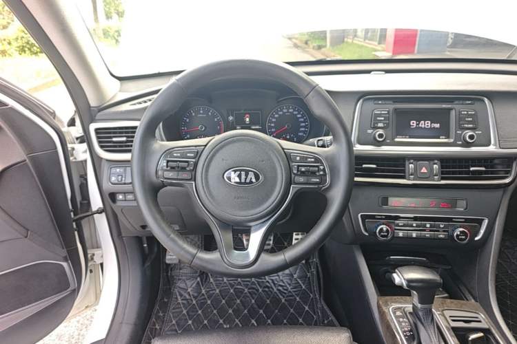 Used Kia K5 2016 2.0L Automatic LUX Steering Wheel