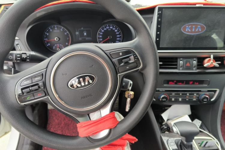Used Kia K5 2016 2.0L Automatic GLS Steering Wheel