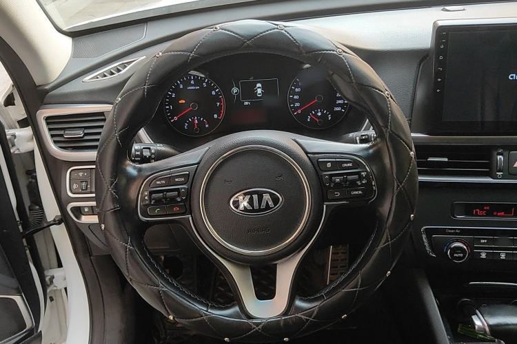 Used Kia K5 2016 2.0L Automatic LUX Steering Wheel