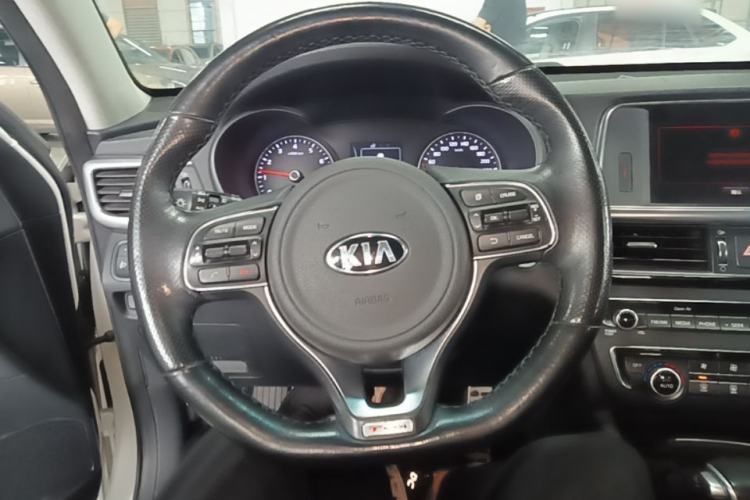 Used Kia K5 2016 1.6T Automatic LUX Steering Wheel