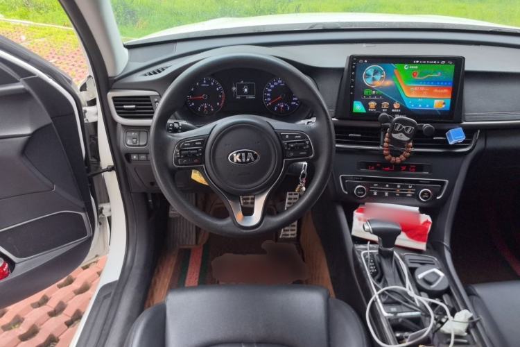 Used Kia K5 2016 2.0L Automatic GLS Steering Wheel