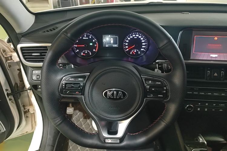 Used Kia K5 2016 1.6T Automatic LUX Steering Wheel