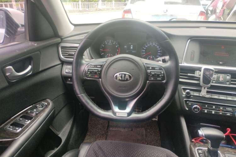 Used Kia K5 2016 1.6T Automatic LUX Steering Wheel