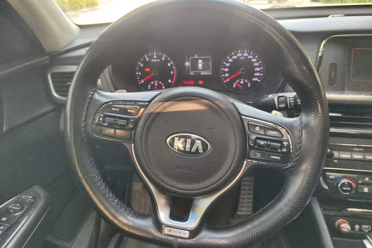 Used Kia K5 2016 1.6T Automatic LUX Steering Wheel