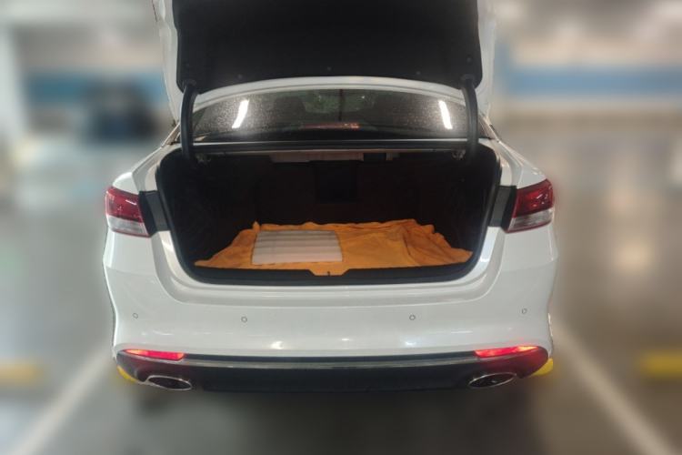 Used Kia K5 2016 2.0L Automatic LUX Trunk