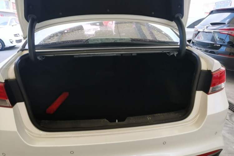 Used Kia K5 2016 2.0L Automatic LUX Trunk