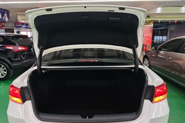 Used Kia K5 2016 2.0L Automatic GLS Trunk