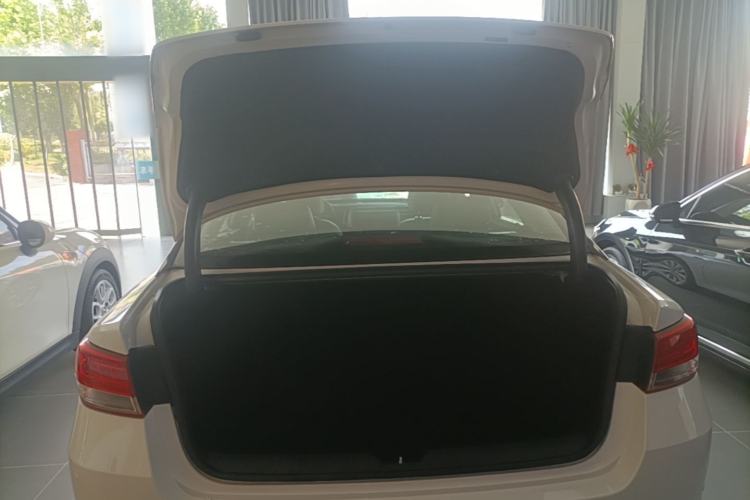 Used Kia K5 2016 1.6T Automatic LUX Trunk
