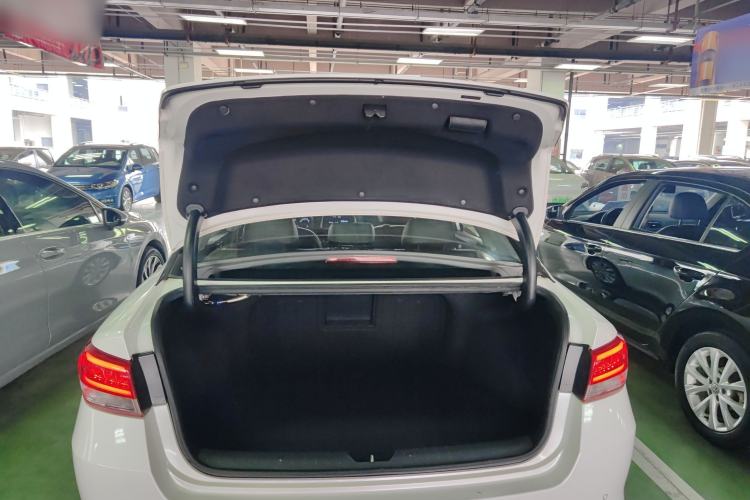 Used Kia K5 2016 1.6T Automatic LUX Trunk