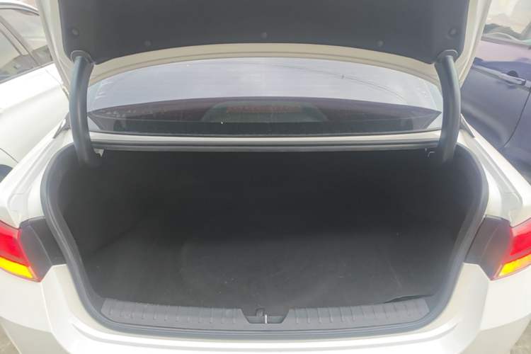 Used Kia K5 2016 2.0L Automatic GLS Trunk