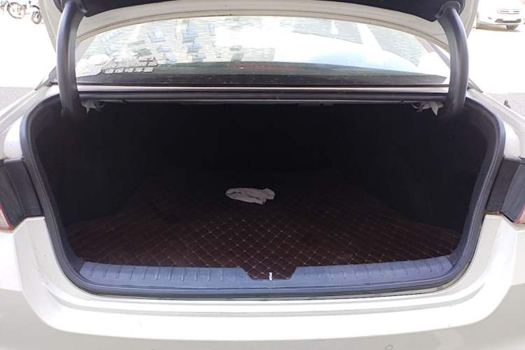 Used Kia K5 2016 1.6T Automatic LUX Trunk