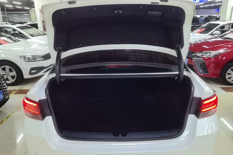 Used Kia K5 2016 1.6T Automatic LUX Trunk