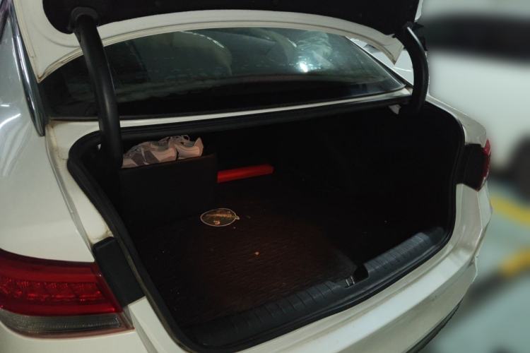 Used Kia K5 2016 2.0L Automatic LUX Trunk