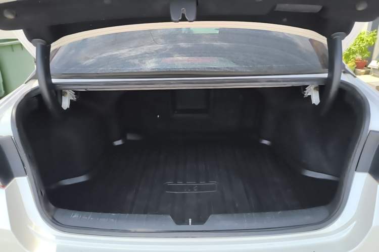 Used Kia K5 2016 1.6T Automatic LUX Trunk