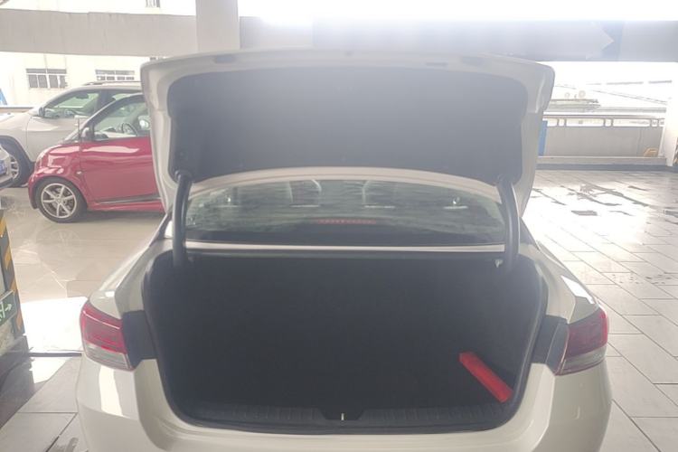 Used Kia K5 2016 2.0L Automatic LUX Trunk