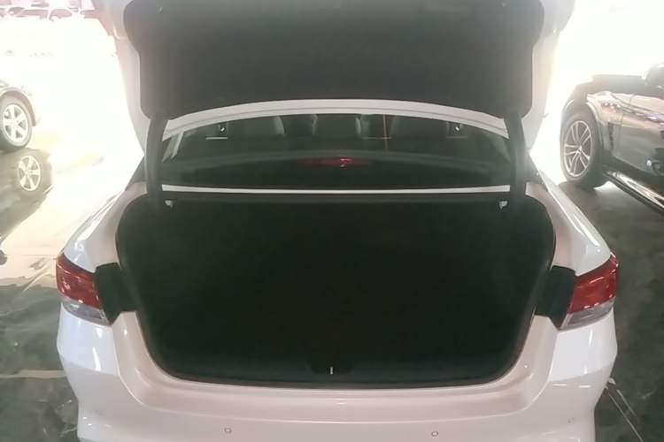 Used Kia K5 2016 1.6T Automatic LUX Trunk