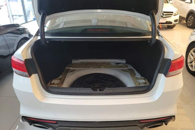Used Kia K5 2016 1.6T Automatic LUX Trunk