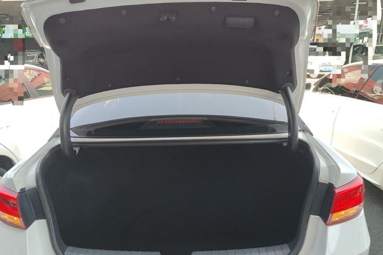 Used Kia K5 2016 1.6T Automatic LUX Trunk
