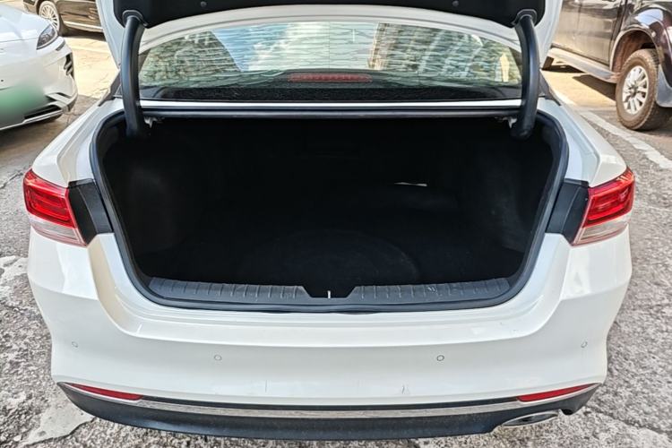 Used Kia K5 2016 2.0L Automatic GLS Trunk