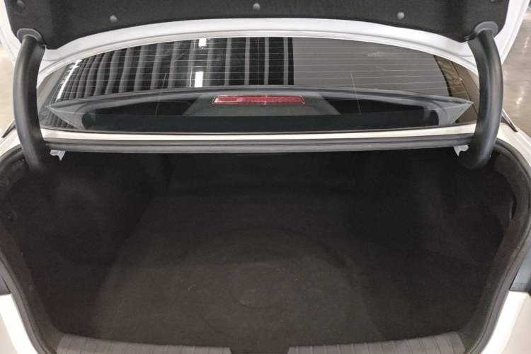 Used Kia K5 2016 1.6T Automatic LUX Trunk