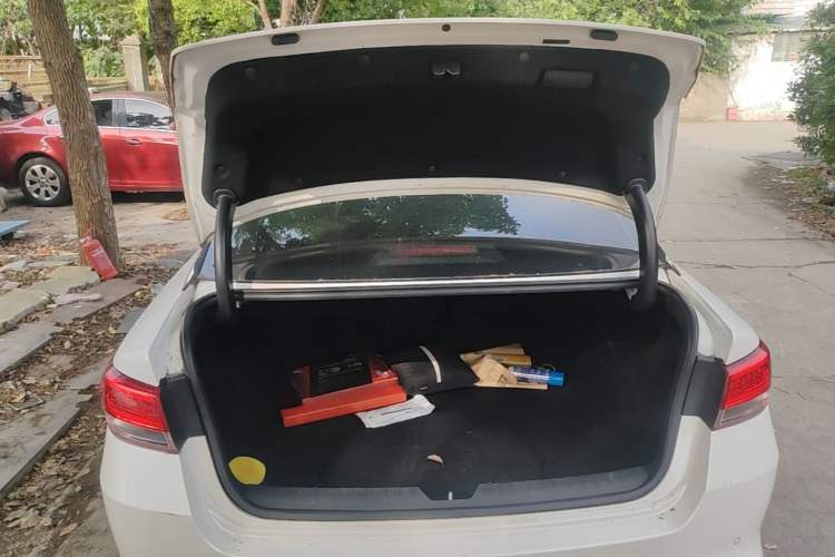 Used Kia K5 2016 1.6T Automatic LUX Trunk