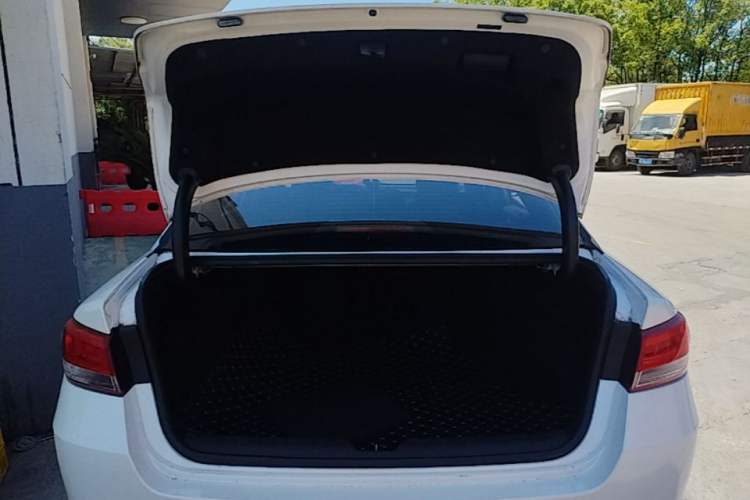 Used Kia K5 2016 1.6T Automatic LUX Trunk