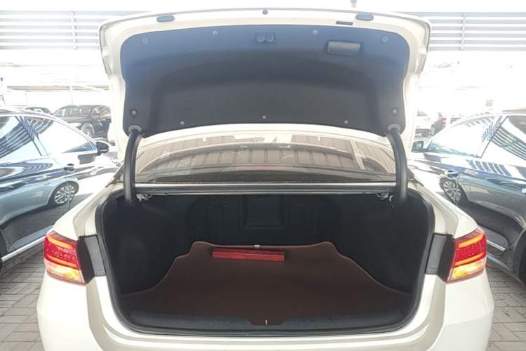 Used Kia K5 2016 1.6T Automatic LUX Trunk