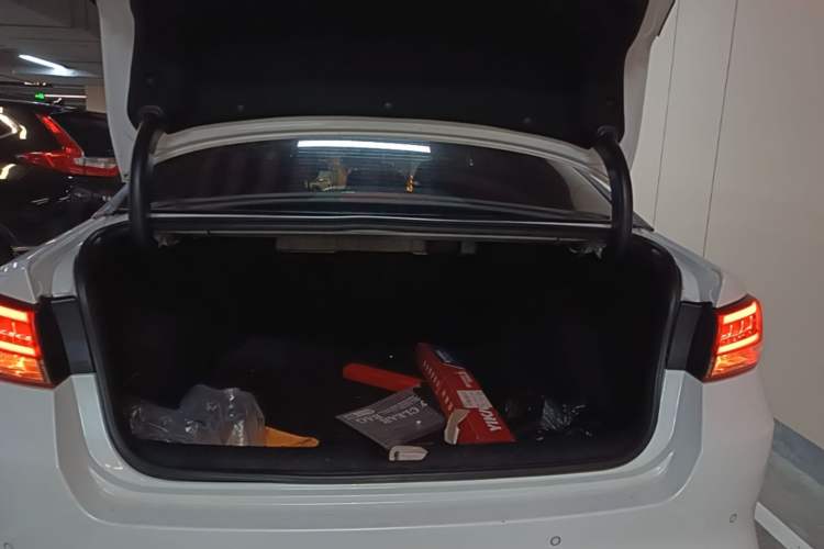 Used Kia K5 2016 1.6T Automatic LUX Trunk