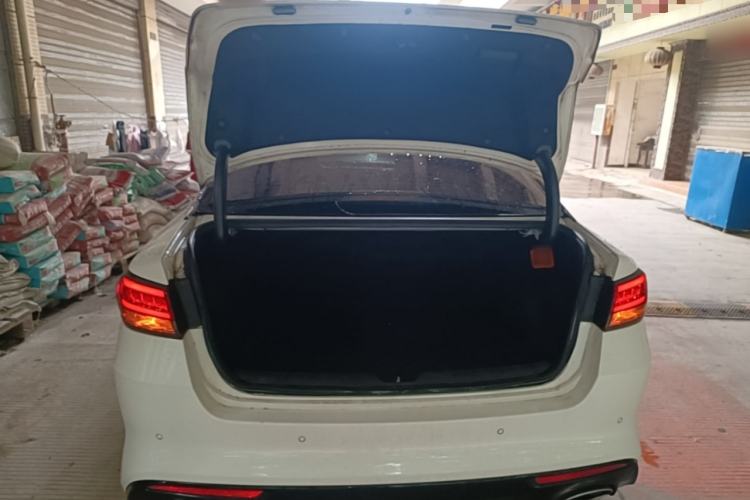 Used Kia K5 2016 1.6T Automatic LUX Trunk