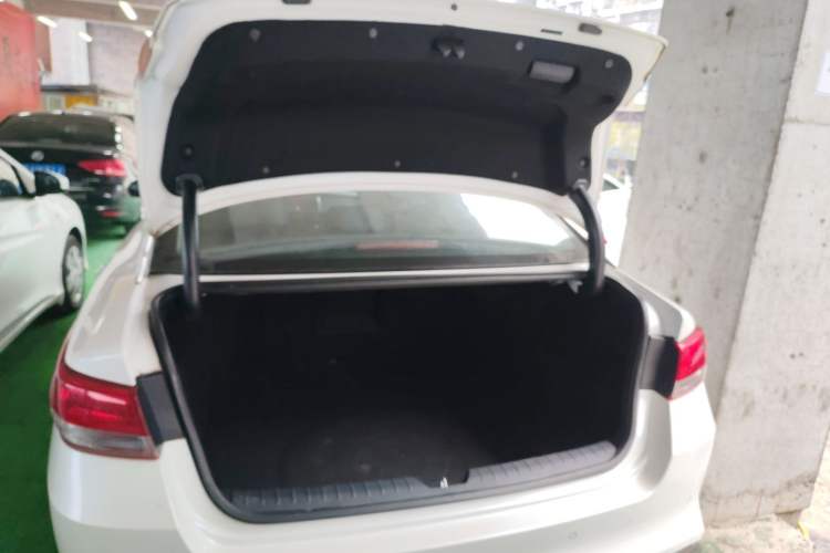 Used Kia K5 2016 1.6T Automatic LUX Trunk
