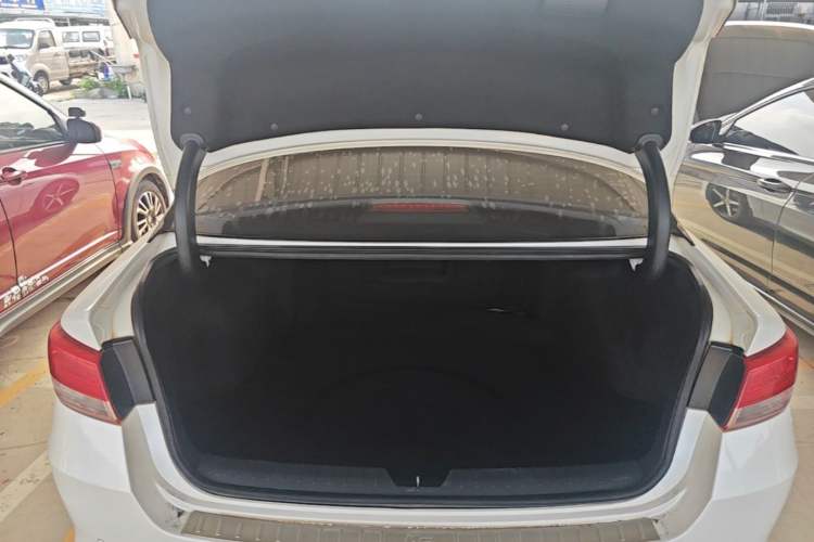 Used Kia K5 2016 1.6T Automatic LUX Trunk