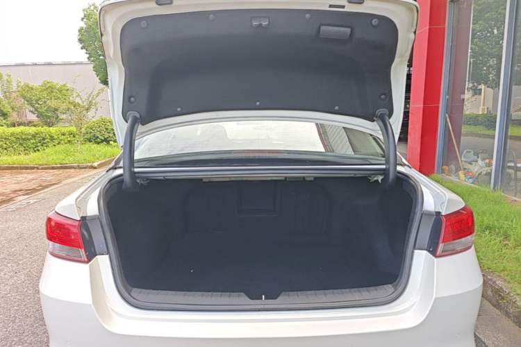 Used Kia K5 2016 2.0L Automatic LUX Trunk