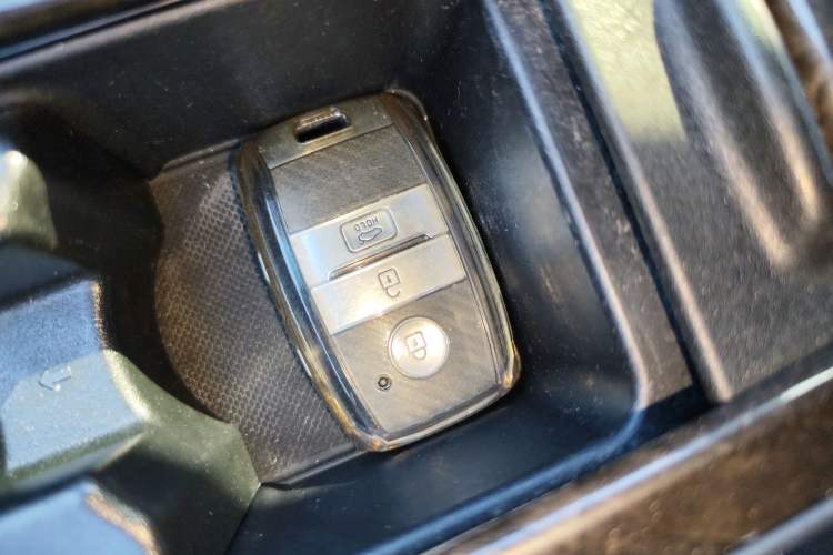 Used Kia K5 2016 1.6T Automatic LUX Vehicle Key